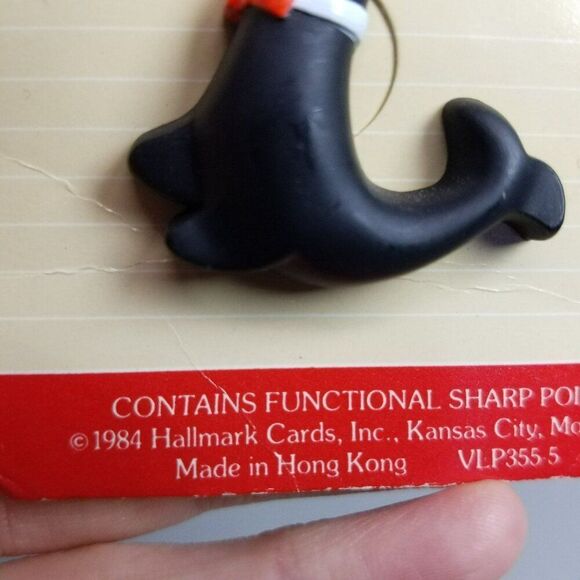 Vintage Hallmark Valentine Lapel Pin 1984 NOS Seal Heart Bowtie, Happy Hearts - Picture 3 of 9